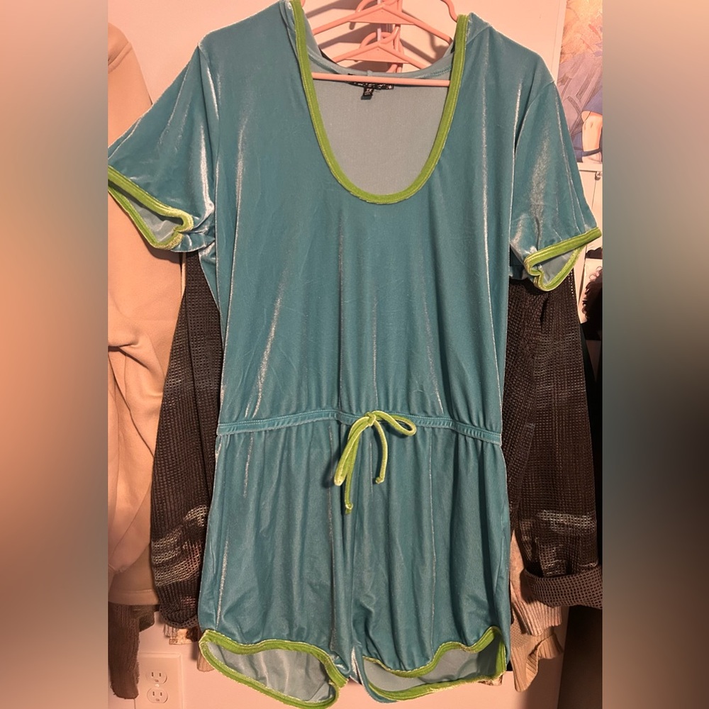 DollsKill Shorts Romper w/ Hood - Size 1X